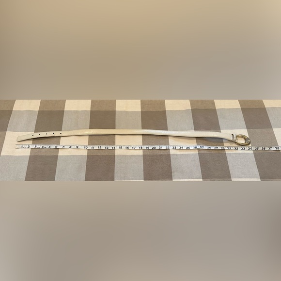 Liz Claiborne Size M Cream Leather Silver Gold Two Toned Belt Style No. 24094 - Picture 11 of 12